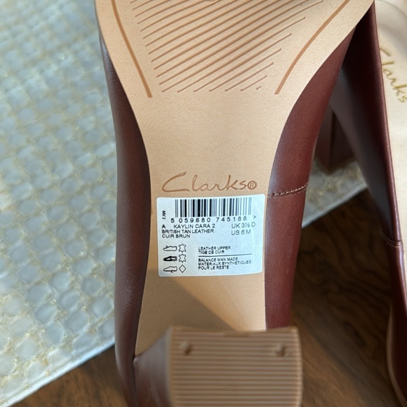 Clarks Kaylin Cara pumps. Beautiful and comfortable. Perfect for work. - Picture 3 of 4